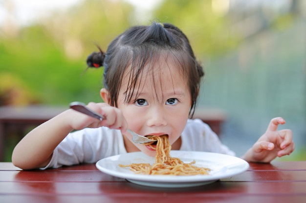 Danh sách 8 loại thực phẩm trẻ không nên ăn quá nhiều khi dưới 3 tuổi